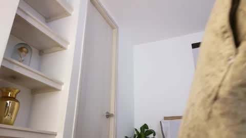  R U S S E L L  online show from 03/17/26, 03:37