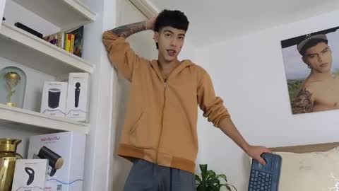  R U S S E L L  online show from 03/30/26, 11:50