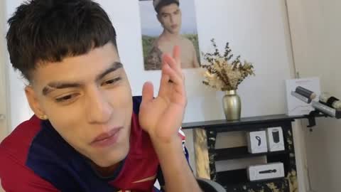  R U S S E L L  online show from 04/09/26, 12:32