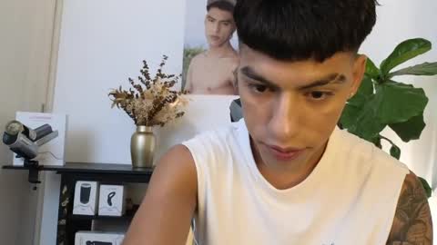  R U S S E L L  online show from 04/09/26, 09:42