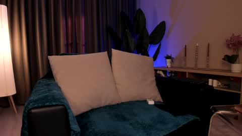 Chrissy online show from 04/08/26, 03:12