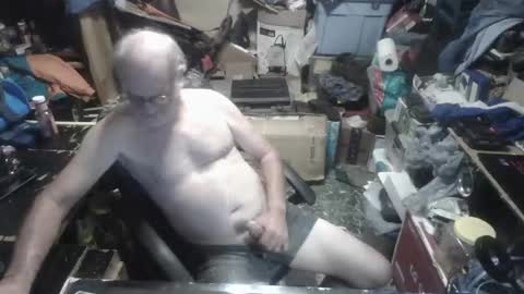 Snapshot of russtenail21 chatting on 09/10/25, 10:43 Russtenail21 online show from 09/10/25, 10:43