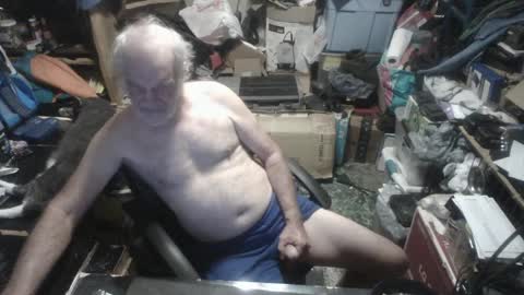 Snapshot of russtenail21 chatting on 09/18/25, 08:11 Russtenail21 online show from 09/18/25, 08:11