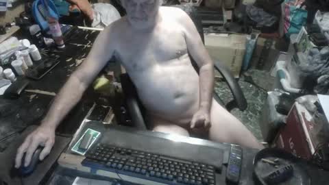 Snapshot of russtenail21 chatting on 09/21/25, 05:58 Russtenail21 online show from 09/21/25, 05:58