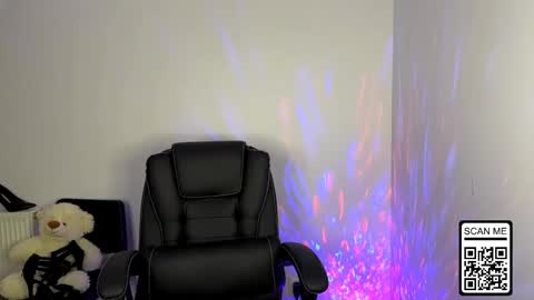 Snapshot of ruthless_111 chatting on 10/30/25, 08:20 Nika online show from 10/30/25, 08:20