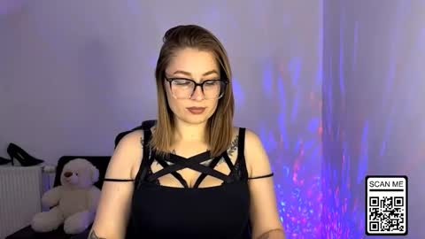 Snapshot of ruthless_111 chatting on 11/12/25, 07:57 Nika online show from 11/12/25, 07:57