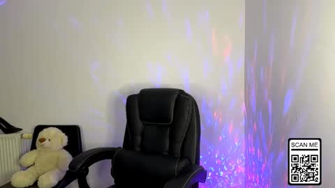 Snapshot of ruthless_111 chatting on 11/14/25, 05:22 Nika online show from 11/14/25, 05:22