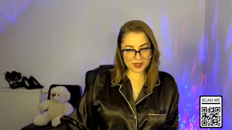 Snapshot of ruthless_111 chatting on 12/13/25, 08:25 Nika online show from 12/13/25, 08:25