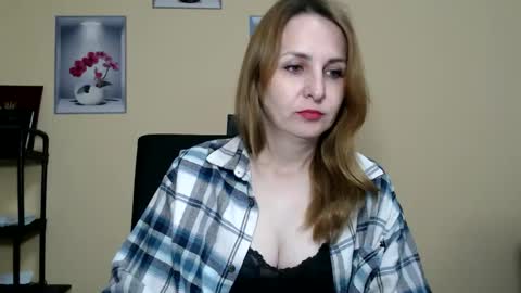 Snapshot of ruthpark chatting on 05/18/26, 04:02 Ruth online show from 05/18/26, 04:02