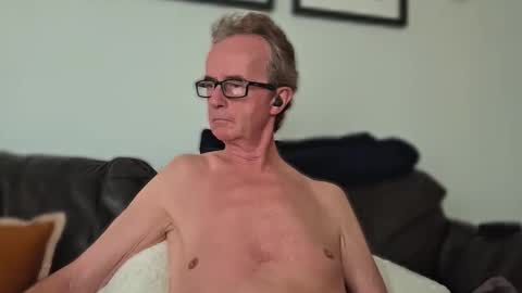 Snapshot of ruttingrabbit chatting on 11/04/25, 11:04 ruttingrabbit online show from 11/04/25, 11:04