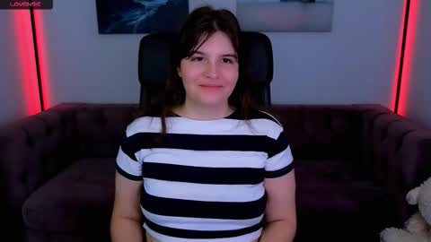 Snapshot of ruyjin_choi chatting on 10/18/25, 10:49 Ruyjin online show from 10/18/25, 10:49