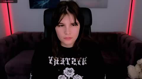 Snapshot of ruyjin_choi chatting on 10/19/25, 10:38 Ruyjin online show from 10/19/25, 10:38