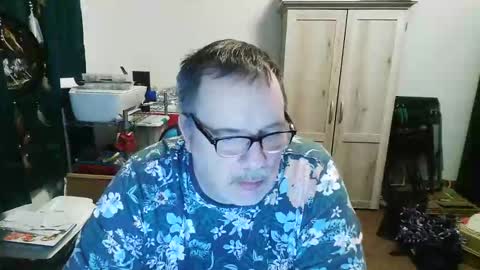 Snapshot of rwzar_0712 chatting on 11/19/25, 11:27 rwzar_0712 online show from 11/19/25, 11:27