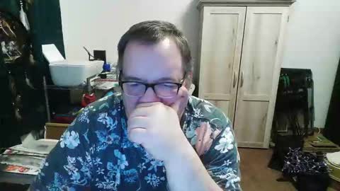 Snapshot of rwzar_0712 chatting on 11/21/25, 12:10 rwzar_0712 online show from 11/21/25, 12:10