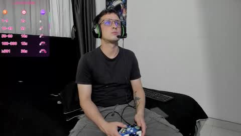 Snapshot of ryan15_ chatting on 11/06/25, 02:34 Ryan 15 online show from 11/06/25, 02:34