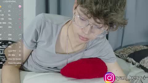 Snapshot of ryan_mckenzziee chatting on 11/07/25, 06:35 ryan online show from 11/07/25, 06:35