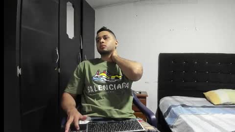 Snapshot of ryan_xc1 chatting on 11/24/25, 02:44 ryan_xc1 online show from 11/24/25, 02:44