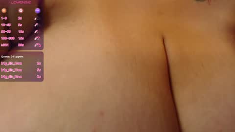 Snapshot of ryanastone_ chatting on 12/13/24, 07:43 Hanna online show from 12/13/24, 07:43