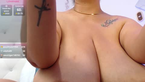 Snapshot of ryanastone_ chatting on 01/08/25, 01:42 Hanna online show from 01/08/25, 01:42