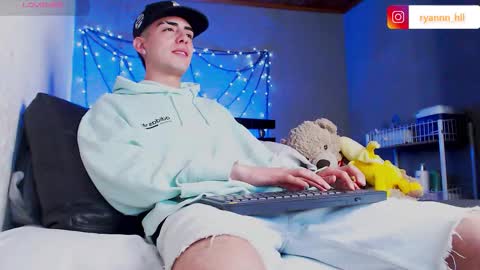 Snapshot of ryannhill_ chatting on 11/07/25, 04:45 Ryannhill online show from 11/07/25, 04:45