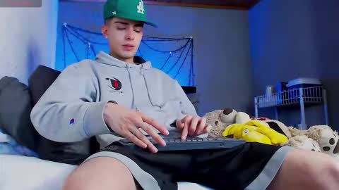 Snapshot of ryannhill_ chatting on 01/15/26, 08:30 Ryannhill online show from 01/15/26, 08:30