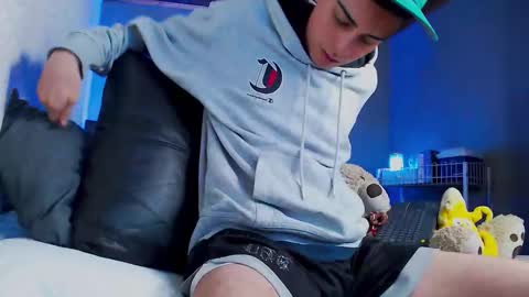 Snapshot of ryannhill_ chatting on 02/10/26, 07:12 Ryannhill online show from 02/10/26, 07:12