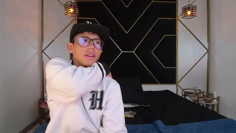 Snapshot of ryanpricee chatting on 10/17/25, 04:04 RyanPricee online show from 10/17/25, 04:04