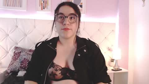 Snapshot of ryder_n_violet chatting on 02/01/25, 09:43 Ryder and Violet online show from 02/01/25, 09:43