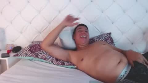 Snapshot of ryder_n_violet chatting on 02/11/25, 03:40 Ryder and Violet online show from 02/11/25, 03:40