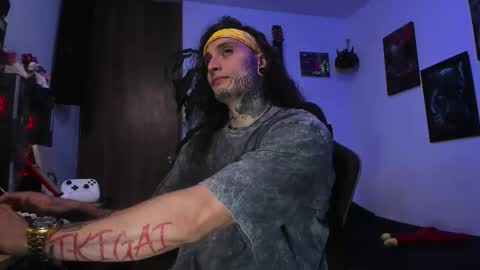 leopmonk help me reach 100 thumbs up online show from 12/22/25, 01:13