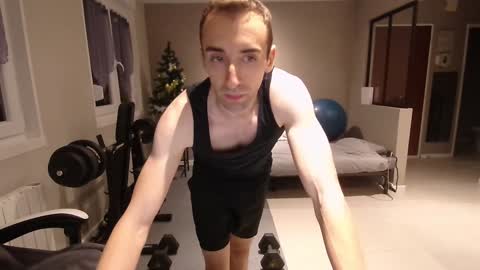 Snapshot of ryukukamifr chatting on 12/02/24, 06:21 Ryuk FR online show from 12/02/24, 06:21