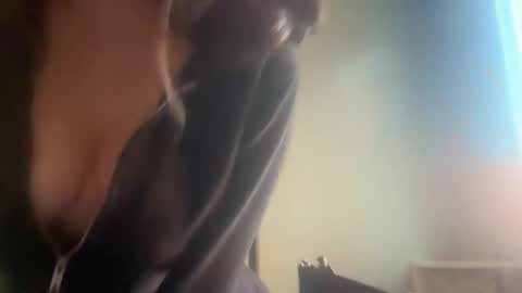 Snapshot of s3xkittenn chatting on 04/08/26, 01:22 s3xkittenn online show from 04/08/26, 01:22