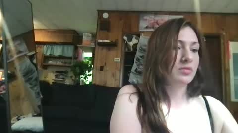 Snapshot of s496925 chatting on 09/29/25, 03:17 s496925 online show from 09/29/25, 03:17