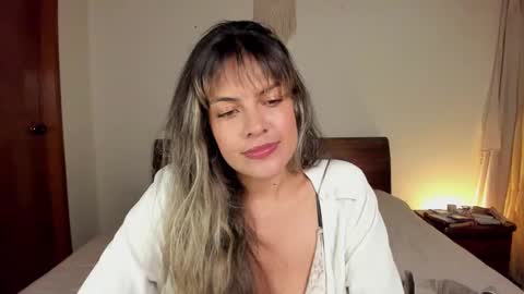 Snapshot of s_u_n_r_i_s_e_e chatting on 02/19/25, 02:33 Leslie Beltrn online show from 02/19/25, 02:33