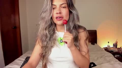 Leslie Beltrn online show from 05/18/26, 04:18