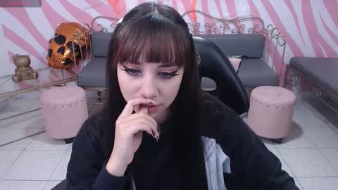 Snapshot of saabrina_ chatting on 10/27/25, 01:15 Sabrina online show from 10/27/25, 01:15