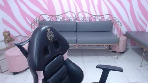 Snapshot of saabrina_ chatting on 11/15/25, 01:07 Sabrina online show from 11/15/25, 01:07