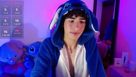 Snapshot of saanti_foxs chatting on 09/26/25, 01:53 Santi online show from 09/26/25, 01:53
