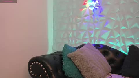 Snapshot of sabinadeluxe_cg chatting on 11/13/25, 12:04 sabinadeluxe_cg online show from 11/13/25, 12:04