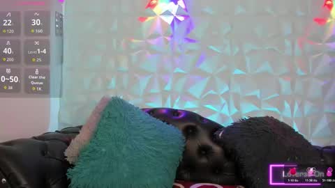 Snapshot of sabinadeluxe_cg chatting on 12/15/25, 12:42 sabinadeluxe_cg online show from 12/15/25, 12:42