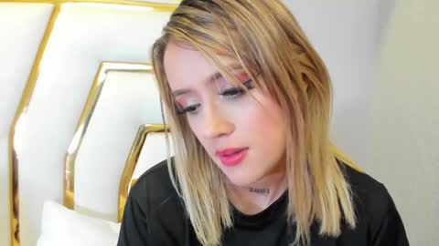 Snapshot of sabrina_cole chatting on 01/05/25, 06:02 . Sabrina Cole . online show from 01/05/25, 06:02