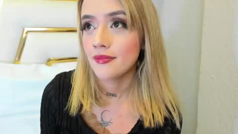 Snapshot of sabrina_cole chatting on 01/08/25, 03:19 . Sabrina Cole . online show from 01/08/25, 03:19