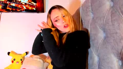 Snapshot of sabrina_cole chatting on 11/27/25, 04:14 . Sabrina Cole . online show from 11/27/25, 04:14