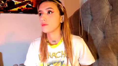 Snapshot of sabrina_cole chatting on 11/28/25, 04:37 . Sabrina Cole . online show from 11/28/25, 04:37