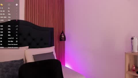 Snapshot of sabrina_lennox chatting on 01/17/25, 04:28 Sabrina Maria online show from 01/17/25, 04:28