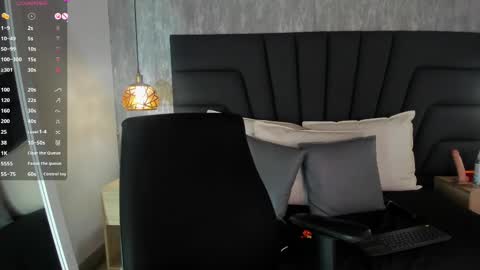 Snapshot of sabrina_lennox chatting on 02/25/25, 11:33 Sabrina Maria online show from 02/25/25, 11:33