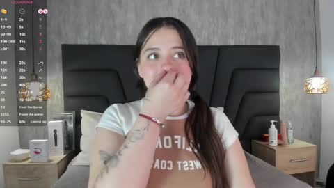 Snapshot of sabrina_lennox chatting on 03/05/25, 11:38 Sabrina Maria online show from 03/05/25, 11:38