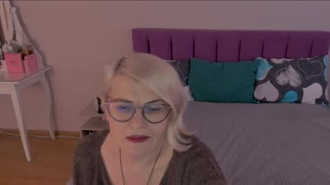 Snapshot of sabrinamacmarren chatting on 01/26/25, 11:17 Sabrina MacMarren online show from 01/26/25, 11:17