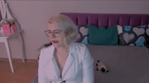 Snapshot of sabrinamacmarren chatting on 01/27/25, 02:57 Sabrina MacMarren online show from 01/27/25, 02:57