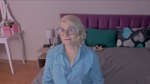 Snapshot of sabrinamacmarren chatting on 01/28/25, 02:53 Sabrina MacMarren online show from 01/28/25, 02:53